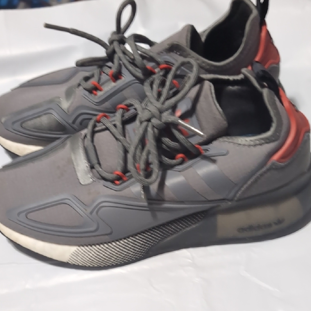 Sneakers - Picture 2 of 4